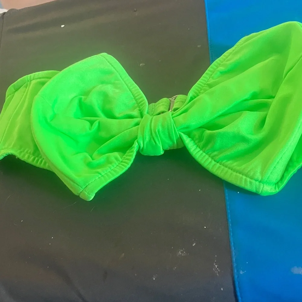 FINAL MARKDOWN Vibrant Green swimsuit top large brand new